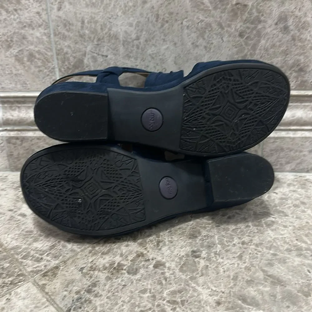 Me Too Yasmin Sandal Navy Size 7.5 Open Toe Chunky Heel Box Included